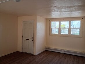 2690 S 10th St, Unit B in Milwaukee, WI - Foto de edificio - Building Photo