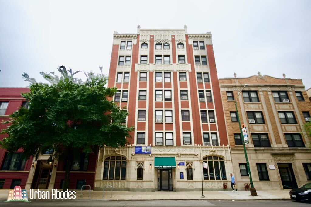 515 W Belmont Ave, Unit M04B in Chicago, IL - Building Photo