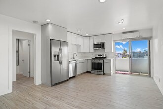 249 S Coronado St in Los Angeles, CA - Building Photo - Building Photo