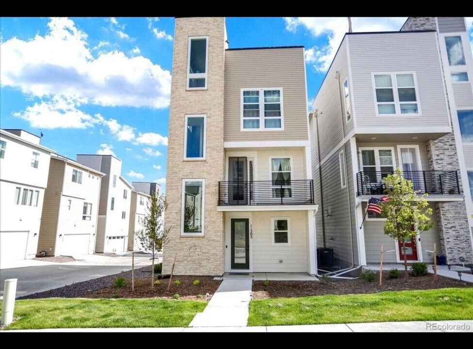 11205 W 53rd Ln in Arvada, CO - Building Photo