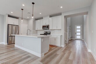 646 Infinity Rdg St in Las Vegas, NV - Building Photo - Building Photo