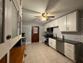 821 E Pearson St, Unit 821 in Milwaukee, WI - Foto de edificio - Building Photo