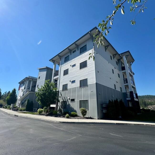 447 W Waterside Dr