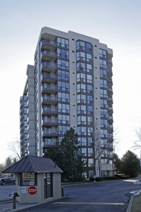 1111 Bough Beeches Blvd in Mississauga, ON - Building Photo