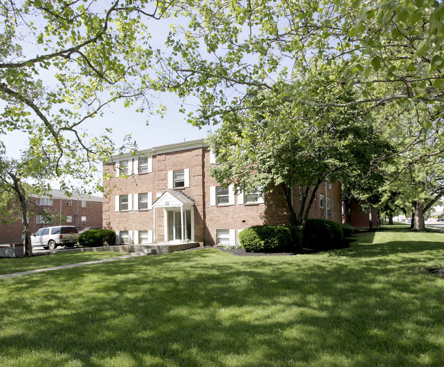 111 Schoolhouse Ln in Columbus, OH - Building Photo