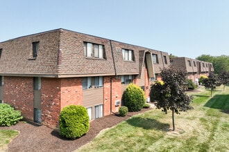 Piccadilly East in Oregon, OH - Foto de edificio - Building Photo