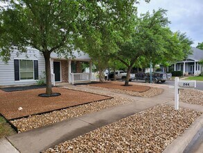 244 Sampson in Kyle, TX - Building Photo - Building Photo