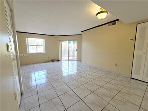 365 NW 85th Ct in Miami, FL - Building Photo - Building Photo