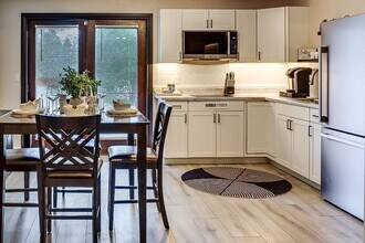 6911 47th Street Ct W, Unit Starlight in University Place, WA - Foto de edificio - Building Photo