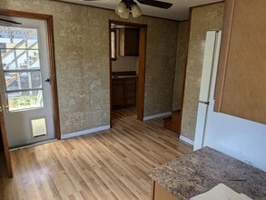 908 Fallowfield Ave in Charleroi, PA - Building Photo - Building Photo