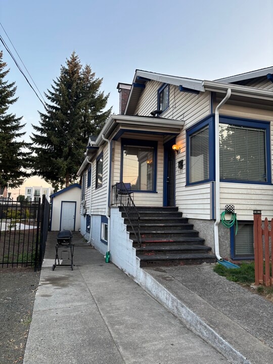 1009 5th St in Bremerton, WA - Foto de edificio