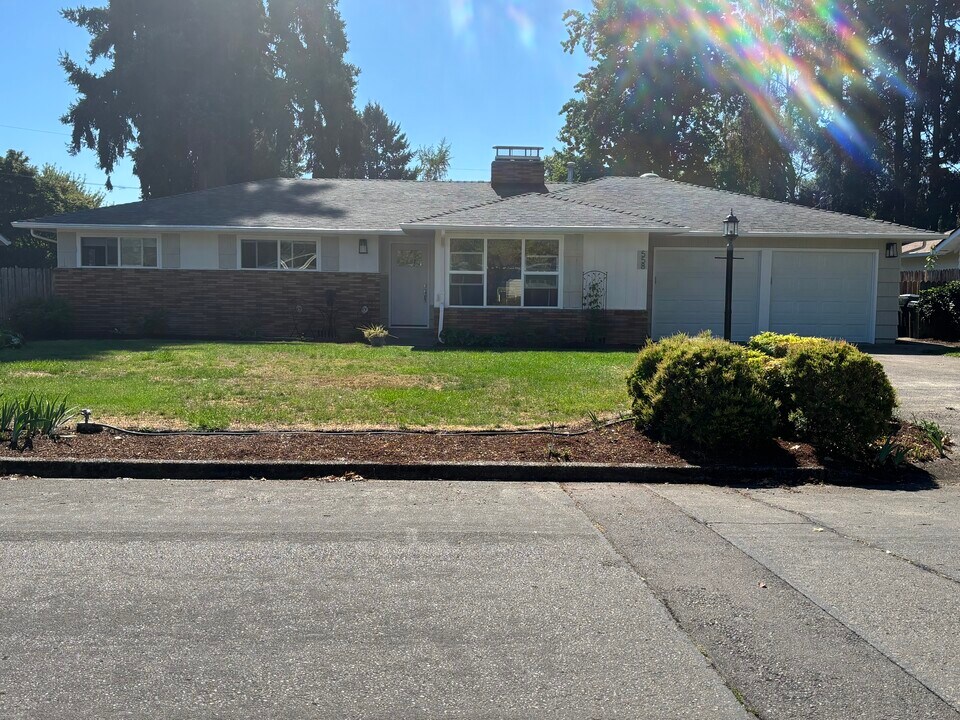 558 Dennis Ln N in Keizer, OR - Building Photo