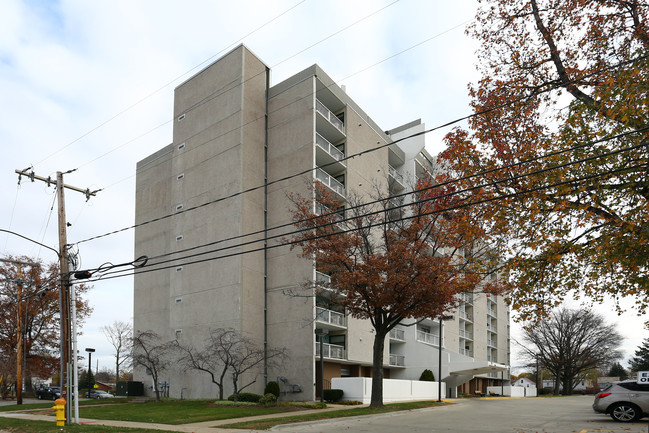 Martin P. Lauer Apartments in Akron, OH - Building Photo - Building Photo