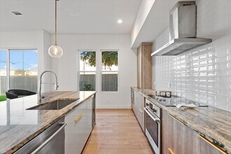 5203 Texas St in Houston, TX - Building Photo - Building Photo