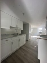 276 E 12th St-Unit -Rear in Hialeah, FL - Building Photo - Building Photo