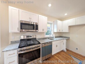 22 Holyoke Rd, Unit 2 in Somerville, MA - Building Photo - Building Photo