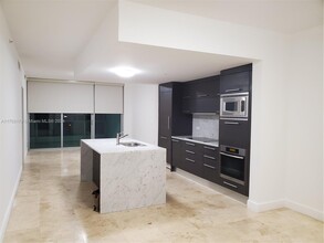 900 Biscayne, Unit 307 in Miami, FL - Building Photo - Building Photo