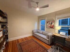 16 Parkton Rd, Unit 1 in Boston, MA - Foto de edificio - Building Photo