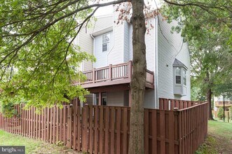 14724 Stream Pond Dr in Centreville, VA - Building Photo - Building Photo