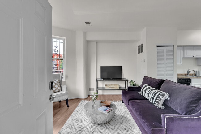 506 M St NW, Unit 2 in Washington, DC - Foto de edificio - Building Photo