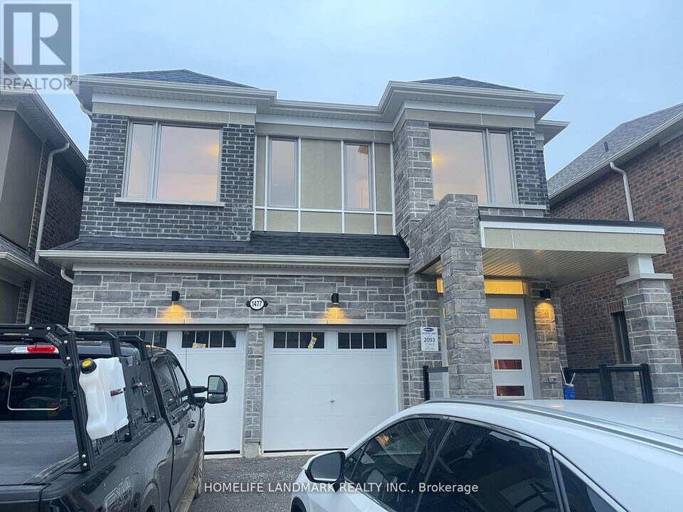 1477 Hawktail Path in Pickering, ON - Building Photo
