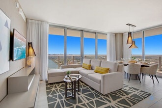 4010 S Ocean Dr in Hollywood, FL - Building Photo - Building Photo