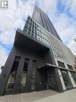 395 Square One Dr in Mississauga, ON - Building Photo