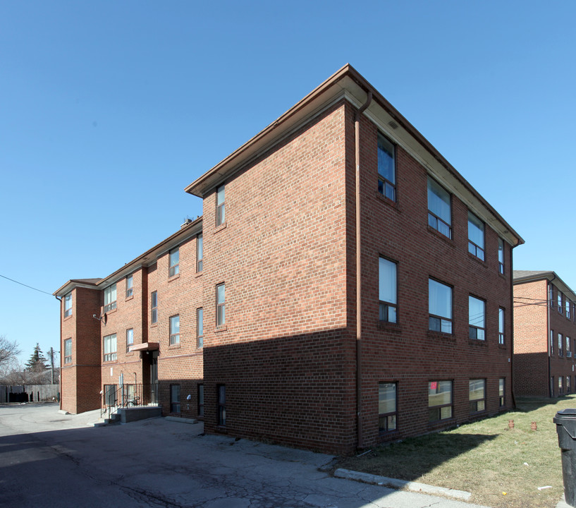 2620 Keele St in Toronto, ON - Building Photo