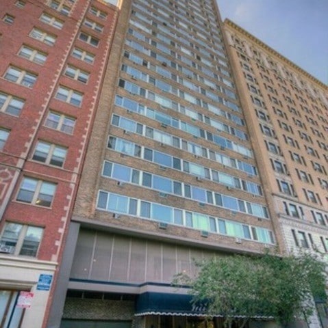 property at 2144 N Lincoln Park W