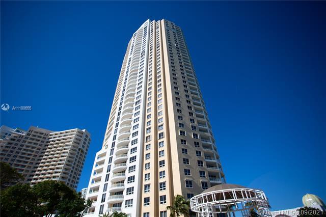 848 Brickell Key Dr, Unit 1903 in Miami, FL - Foto de edificio