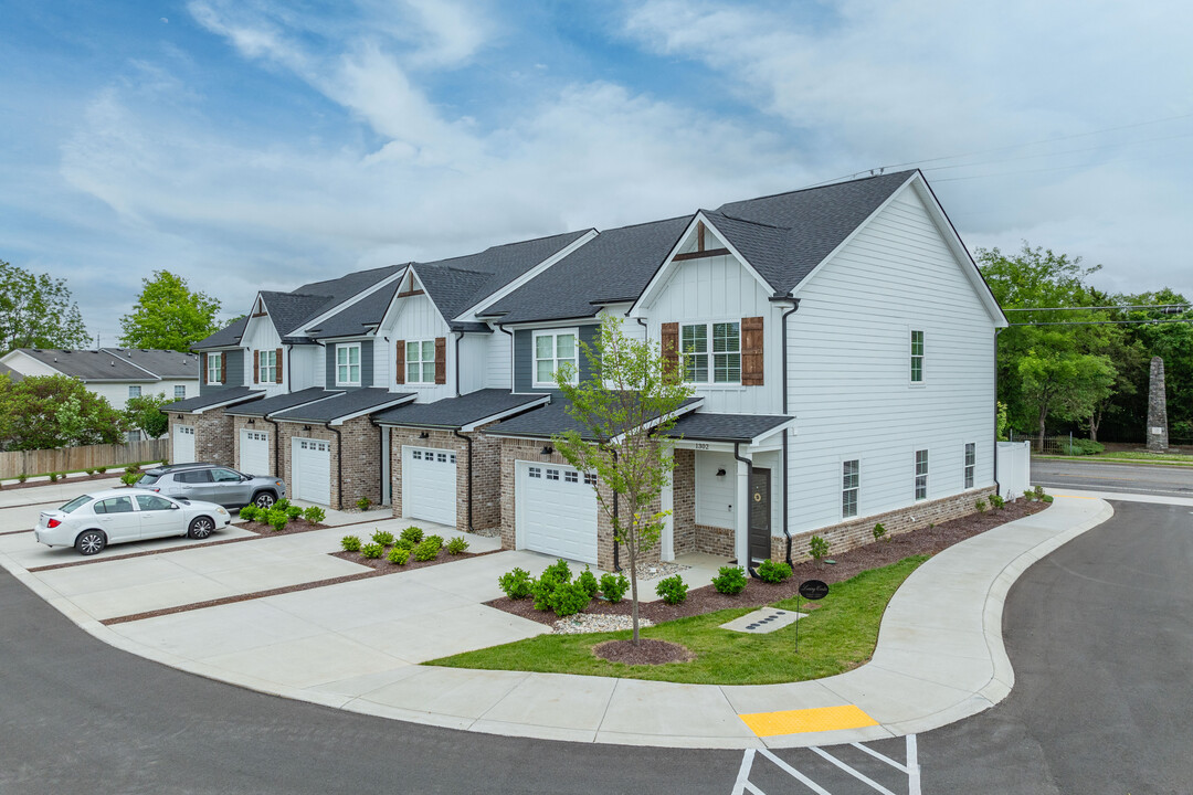 Oakwood Village Townhomes in Murfreesboro, TN - Building Photo