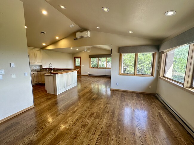 property at 1400 Overlook Dr