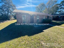 707 Melody Ln in Dothan, AL - Building Photo