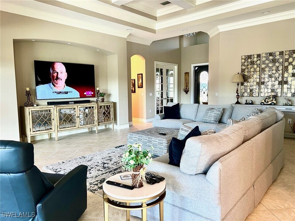 7352 Lantana Way in Naples, FL - Foto de edificio