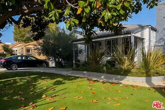 3872 Bentley Ave in Culver City, CA - Building Photo - Building Photo