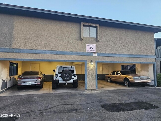 property at 286 W Palomino Dr