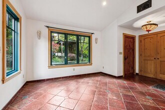 385 Moraga Ave in Piedmont, CA - Building Photo - Building Photo