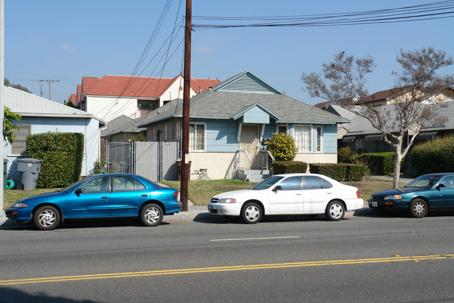 1001 E Chevy Chase Dr in Glendale, CA - Foto de edificio - Building Photo