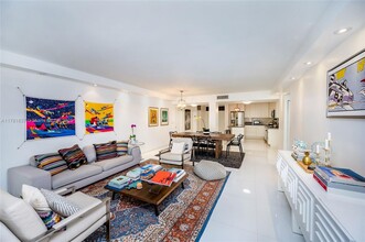 141 Crandon Blvd, Unit 241 in Key Biscayne, FL - Building Photo - Building Photo