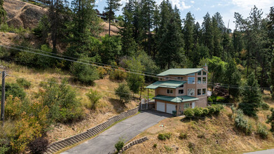 2750 S Silver Beach Rd in Coeur d'Alene, ID - Building Photo - Building Photo