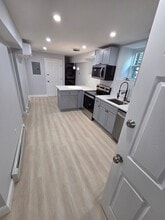 137 Centre St, Unit 1 in Boston, MA - Building Photo - Building Photo