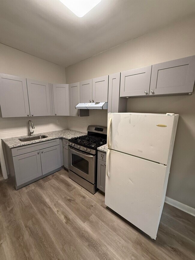 303 Broadway in Bayonne, NJ - Building Photo - Building Photo