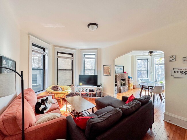 3525 N Wilton Ave, Unit 2F in Chicago, IL - Building Photo - Building Photo