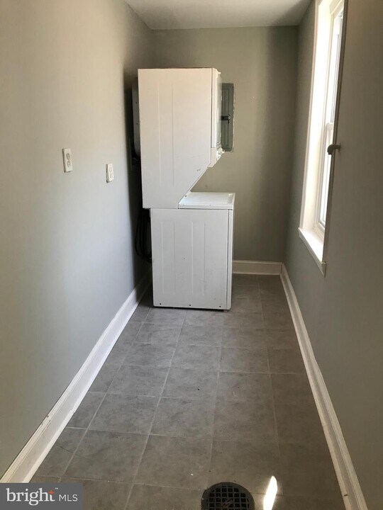 429 N 40th St-Unit -2 in Philadelphia, PA - Building Photo