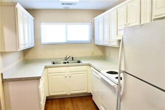 1000 Mallery St in St. Simons Island, GA - Foto de edificio - Building Photo