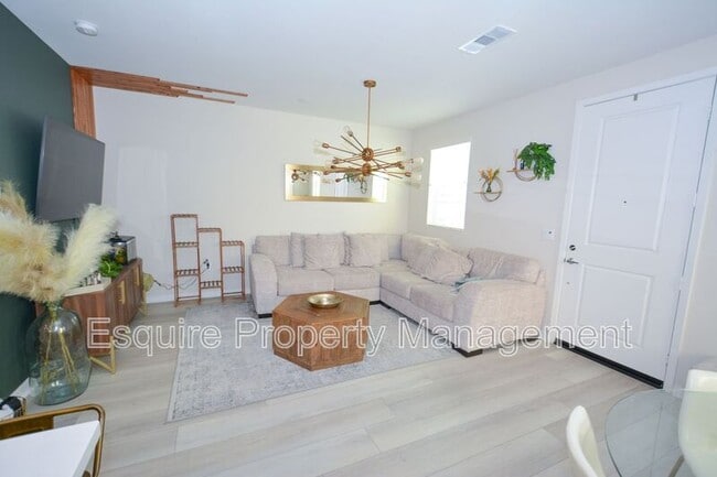 649 Winchester Dr in Oxnard, CA - Building Photo - Building Photo