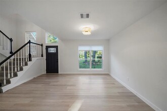102 Rockridge Dr in The Woodlands, TX - Building Photo - Building Photo