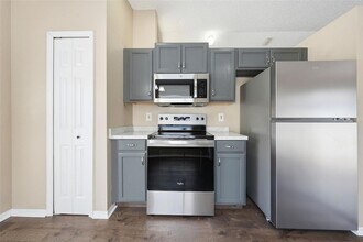 2727 Mayer St in Orlando, FL - Building Photo - Building Photo