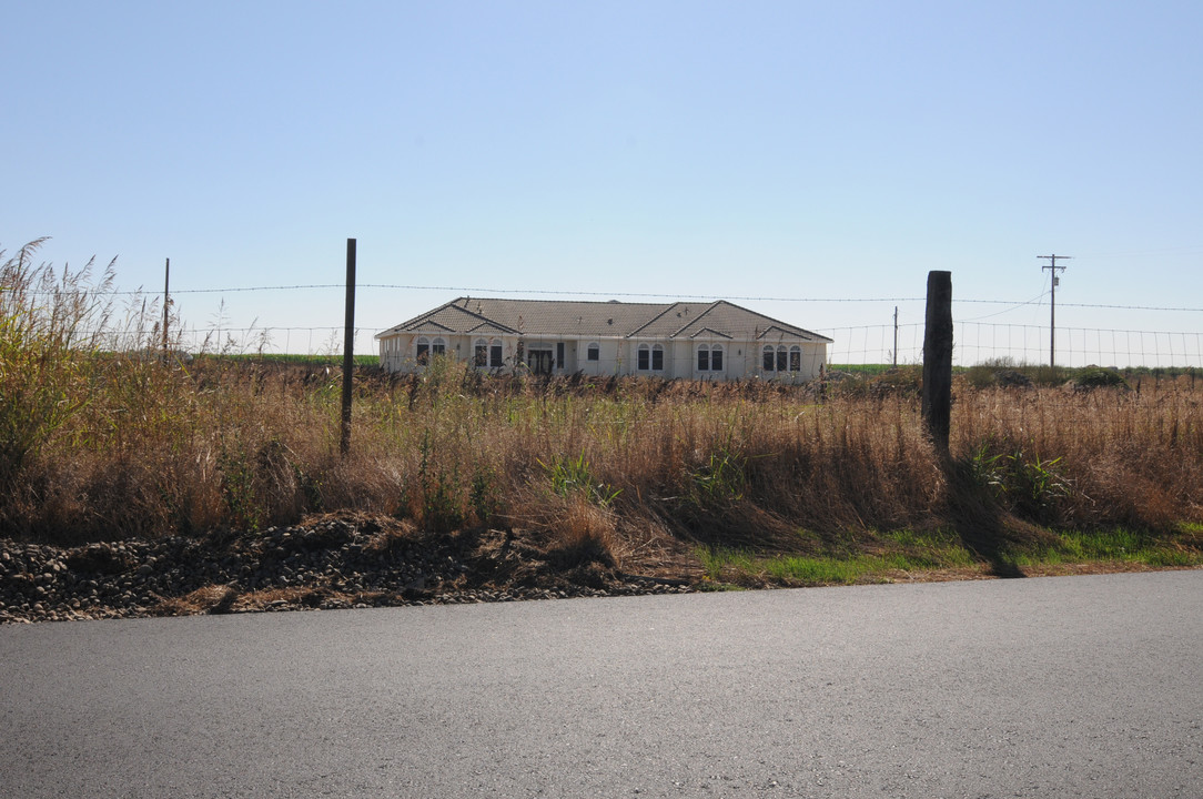 912 S Vincent Rd in Turlock, CA - Building Photo