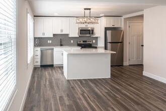 1090 New York Ave in Huntington Station, NY - Building Photo - Building Photo